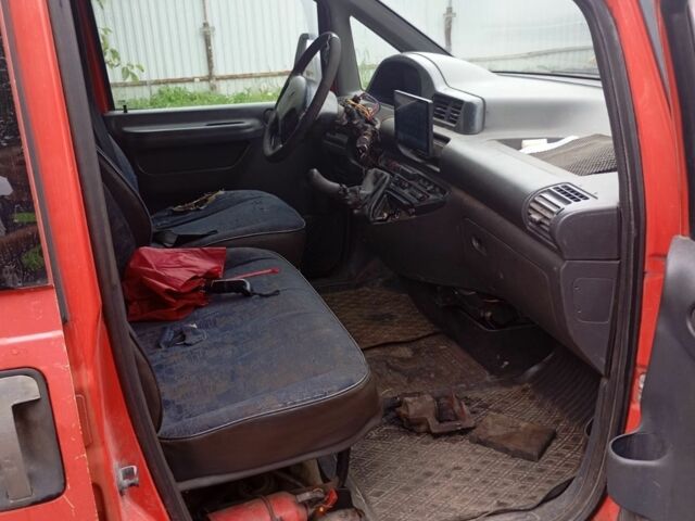 Черный Пежо Эксперт груз.-пасс., объемом двигателя 1.8 л и пробегом 185 тыс. км за 1800 $, фото 1 на Automoto.ua