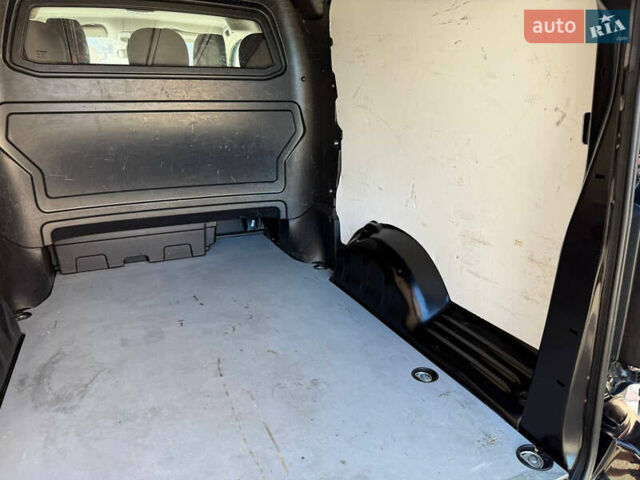 Черный Пежо Эксперт груз.-пасс., объемом двигателя 2 л и пробегом 208 тыс. км за 19700 $, фото 55 на Automoto.ua