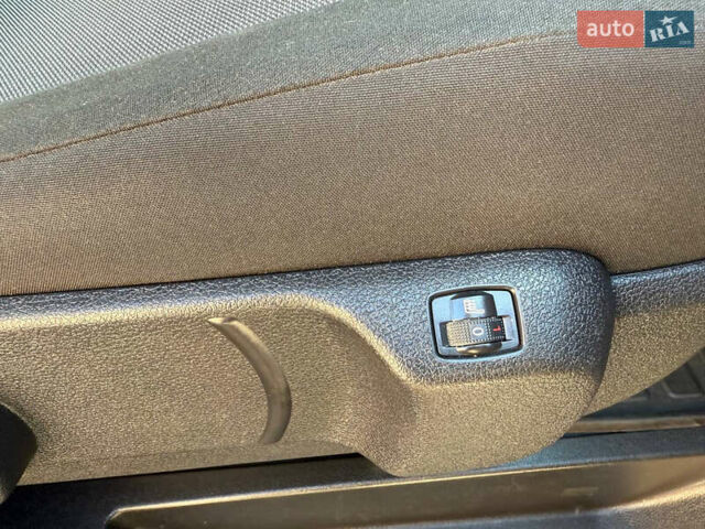 Черный Пежо Эксперт груз.-пасс., объемом двигателя 2 л и пробегом 208 тыс. км за 19700 $, фото 68 на Automoto.ua