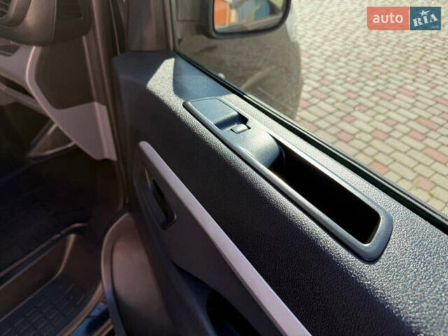 Черный Пежо Эксперт груз.-пасс., объемом двигателя 2 л и пробегом 208 тыс. км за 19700 $, фото 66 на Automoto.ua