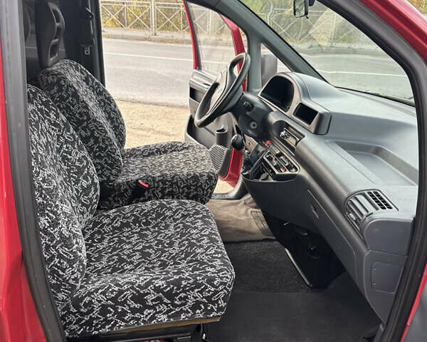 Красный Пежо Эксперт груз.-пасс., объемом двигателя 1.9 л и пробегом 149 тыс. км за 4150 $, фото 10 на Automoto.ua