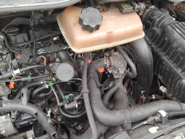 Пежо Эксперт груз.-пасс. 2005 в Тлумаче на Automoto.ua Красный Пежо Эксперт груз.-пасс., объемом двигателя 2 л и пробегом 400 тыс. км за 3250 $, фото 4 на Automoto.ua