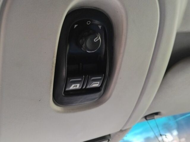 Пежо Эксперт груз.-пасс. 2005 в Тлумаче на Automoto.ua Красный Пежо Эксперт груз.-пасс., объемом двигателя 2 л и пробегом 400 тыс. км за 3250 $, фото 16 на Automoto.ua