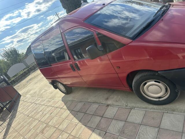 Красный Пежо Эксперт груз.-пасс., объемом двигателя 1.6 л и пробегом 312 тыс. км за 2150 $, фото 2 на Automoto.ua