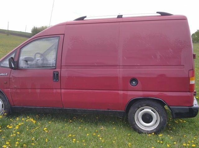 Красный Пежо Эксперт груз.-пасс., объемом двигателя 0 л и пробегом 280 тыс. км за 2450 $, фото 1 на Automoto.ua