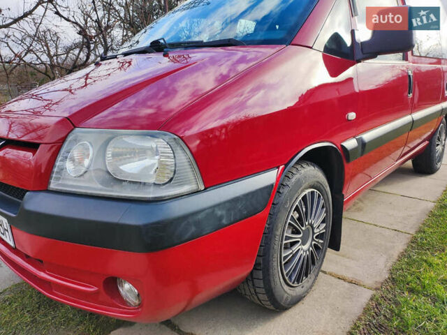Червоний Пежо Експерт вант.-пас., об'ємом двигуна 2 л та пробігом 274 тис. км за 5500 $, фото 9 на Automoto.ua