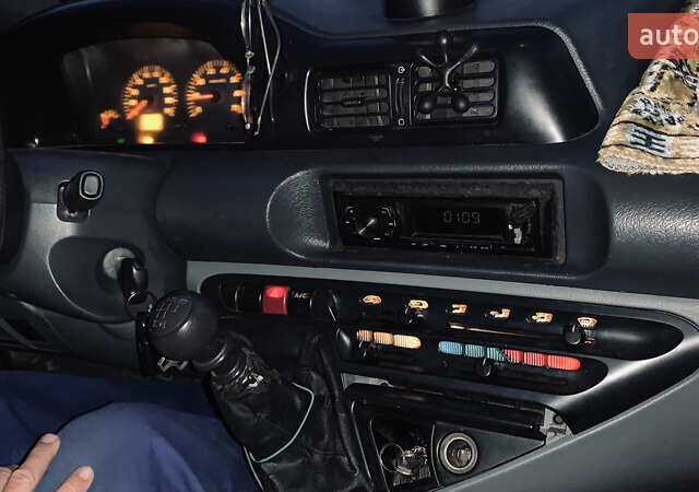 Красный Пежо Эксперт груз.-пасс., объемом двигателя 2 л и пробегом 580 тыс. км за 5100 $, фото 3 на Automoto.ua