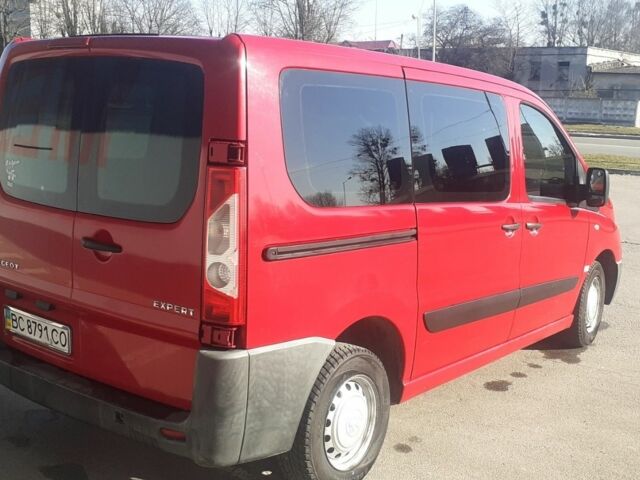 Красный Пежо Эксперт груз.-пасс., объемом двигателя 1.6 л и пробегом 335 тыс. км за 7200 $, фото 2 на Automoto.ua