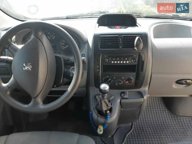 Пежо Эксперт груз.-пасс., объемом двигателя 2 л и пробегом 199 тыс. км за 6500 $, фото 15 на Automoto.ua