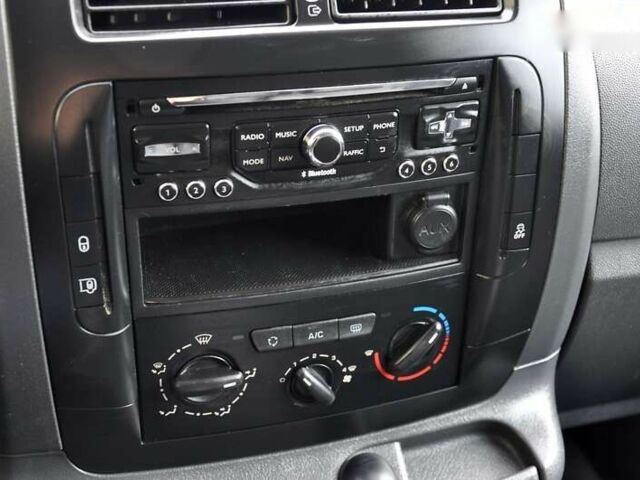 Пежо Эксперт груз.-пасс., объемом двигателя 2 л и пробегом 240 тыс. км за 8999 $, фото 23 на Automoto.ua