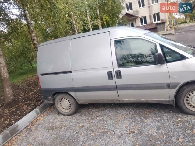 Серый Пежо Эксперт груз.-пасс., объемом двигателя 2 л и пробегом 295 тыс. км за 2800 $, фото 1 на Automoto.ua
