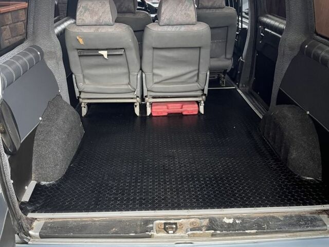 Серый Пежо Эксперт груз.-пасс., объемом двигателя 2 л и пробегом 444 тыс. км за 4000 $, фото 7 на Automoto.ua