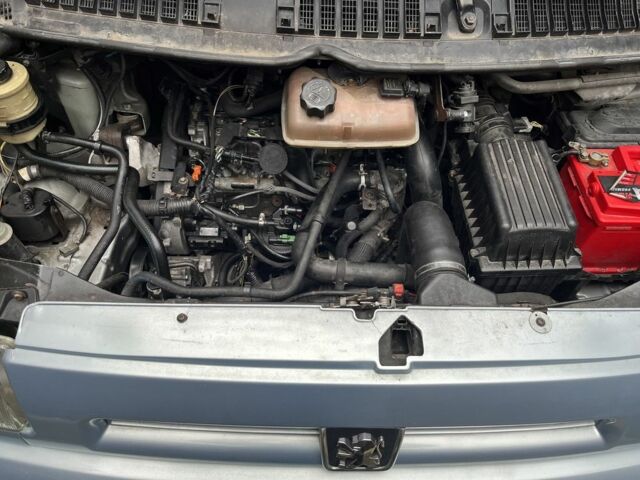 Серый Пежо Эксперт груз.-пасс., объемом двигателя 2 л и пробегом 444 тыс. км за 4000 $, фото 6 на Automoto.ua