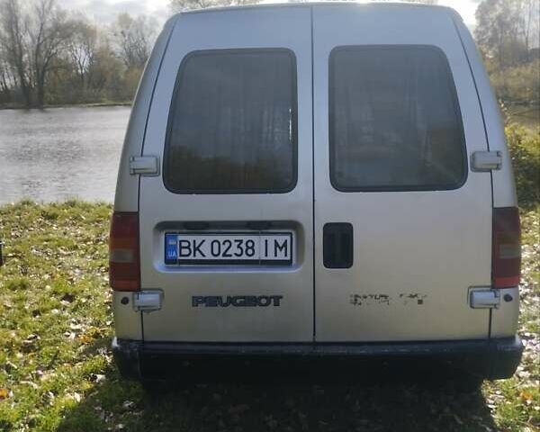 Сірий Пежо Експерт вант.-пас., об'ємом двигуна 1.9 л та пробігом 493 тис. км за 2000 $, фото 1 на Automoto.ua