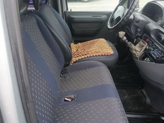 Серый Пежо Эксперт груз.-пасс., объемом двигателя 2 л и пробегом 445 тыс. км за 3650 $, фото 4 на Automoto.ua