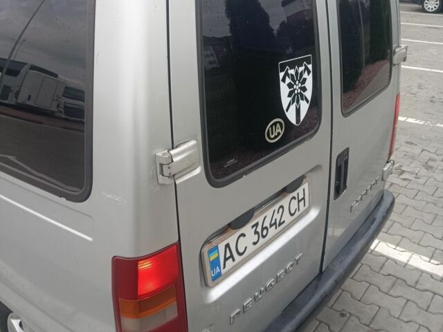 Серый Пежо Эксперт груз.-пасс., объемом двигателя 2 л и пробегом 445 тыс. км за 3650 $, фото 1 на Automoto.ua