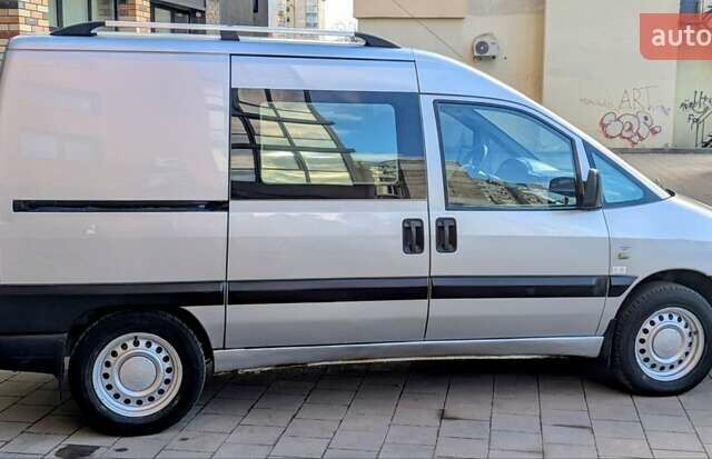 Сірий Пежо Експерт вант.-пас., об'ємом двигуна 2 л та пробігом 250 тис. км за 3999 $, фото 1 на Automoto.ua