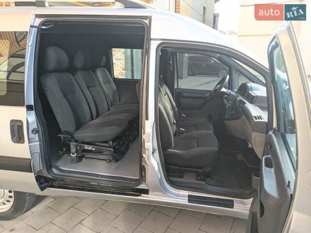 Серый Пежо Эксперт груз.-пасс., объемом двигателя 2 л и пробегом 250 тыс. км за 3999 $, фото 23 на Automoto.ua