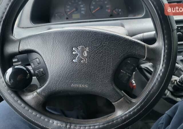 Серый Пежо Эксперт груз.-пасс., объемом двигателя 2 л и пробегом 300 тыс. км за 2300 $, фото 3 на Automoto.ua