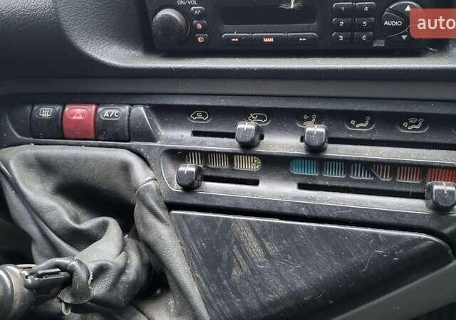 Серый Пежо Эксперт груз.-пасс., объемом двигателя 2 л и пробегом 300 тыс. км за 2300 $, фото 2 на Automoto.ua