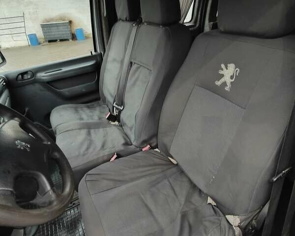 Серый Пежо Эксперт груз.-пасс., объемом двигателя 2 л и пробегом 300 тыс. км за 3700 $, фото 13 на Automoto.ua