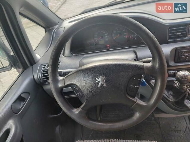 Серый Пежо Эксперт груз.-пасс., объемом двигателя 2 л и пробегом 246 тыс. км за 3500 $, фото 2 на Automoto.ua