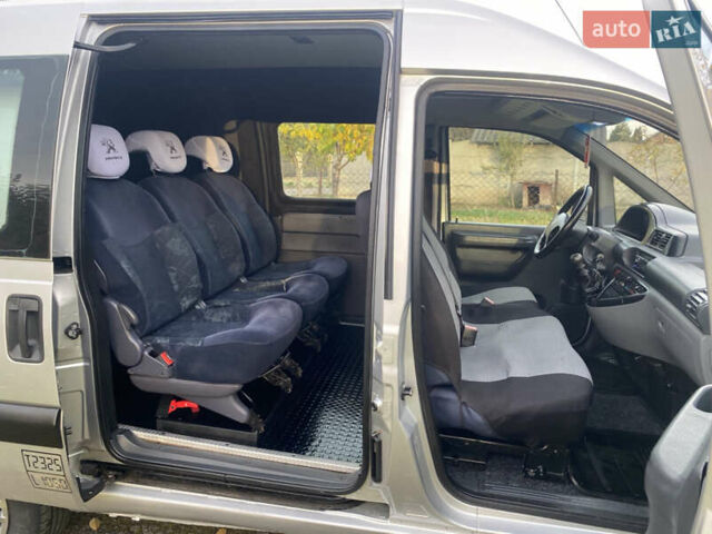 Пежо Эксперт груз.-пасс. 2005 в Луцке на Automoto.ua Серый Пежо Эксперт груз.-пасс., объемом двигателя 2 л и пробегом 290 тыс. км за 4800 $, фото 9 на Automoto.ua