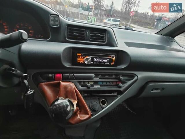 Серый Пежо Эксперт груз.-пасс., объемом двигателя 2 л и пробегом 300 тыс. км за 3700 $, фото 11 на Automoto.ua