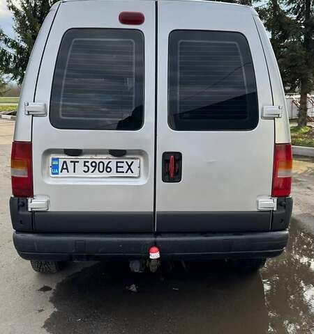 Серый Пежо Эксперт груз.-пасс., объемом двигателя 2 л и пробегом 296 тыс. км за 4700 $, фото 2 на Automoto.ua
