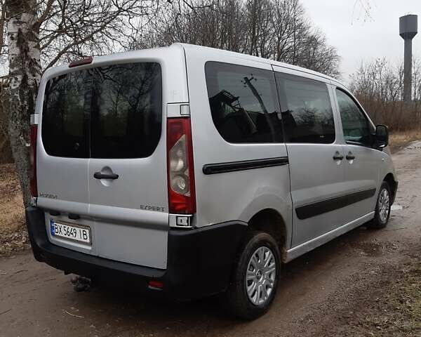 Серый Пежо Эксперт груз.-пасс., объемом двигателя 1.56 л и пробегом 430 тыс. км за 4850 $, фото 2 на Automoto.ua