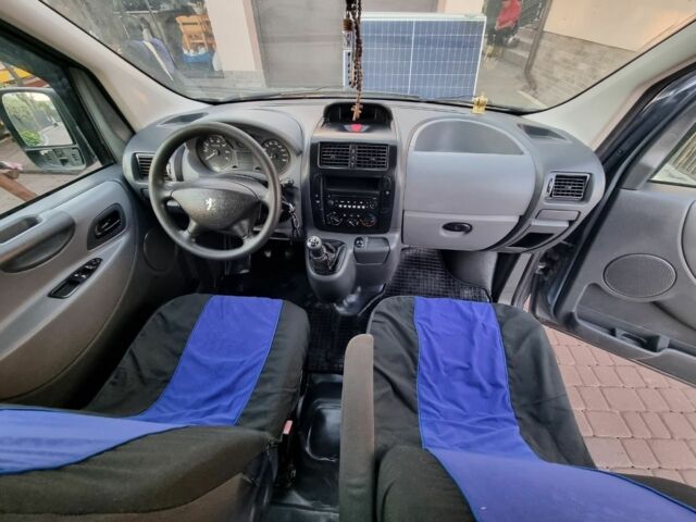 Серый Пежо Эксперт груз.-пасс., объемом двигателя 1.6 л и пробегом 320 тыс. км за 5700 $, фото 7 на Automoto.ua
