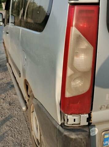 Серый Пежо Эксперт груз.-пасс., объемом двигателя 2 л и пробегом 348 тыс. км за 5200 $, фото 2 на Automoto.ua