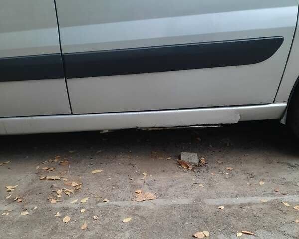 Серый Пежо Эксперт груз.-пасс., объемом двигателя 2 л и пробегом 237 тыс. км за 5100 $, фото 2 на Automoto.ua