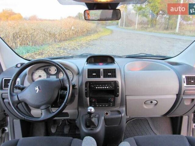 Серый Пежо Эксперт груз.-пасс., объемом двигателя 2 л и пробегом 336 тыс. км за 9500 $, фото 14 на Automoto.ua