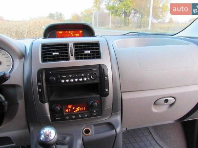 Серый Пежо Эксперт груз.-пасс., объемом двигателя 2 л и пробегом 336 тыс. км за 9500 $, фото 15 на Automoto.ua