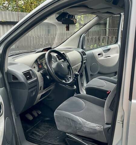 Пежо Эксперт груз.-пасс. 2010 в Ахтырке на Automoto.ua Серый Пежо Эксперт груз.-пасс., объемом двигателя 2 л и пробегом 283 тыс. км за 10200 $, фото 7 на Automoto.ua