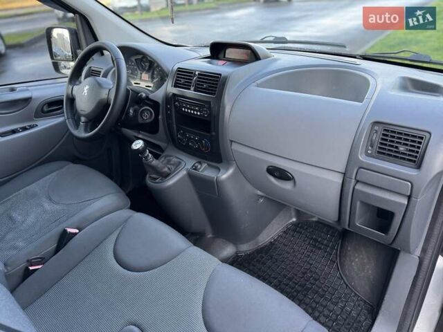 Серый Пежо Эксперт груз.-пасс., объемом двигателя 2 л и пробегом 289 тыс. км за 9900 $, фото 11 на Automoto.ua