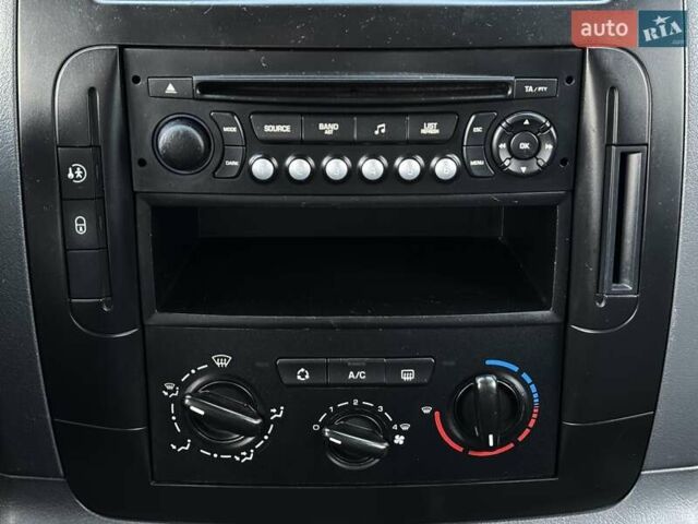 Серый Пежо Эксперт груз.-пасс., объемом двигателя 2 л и пробегом 289 тыс. км за 9900 $, фото 18 на Automoto.ua