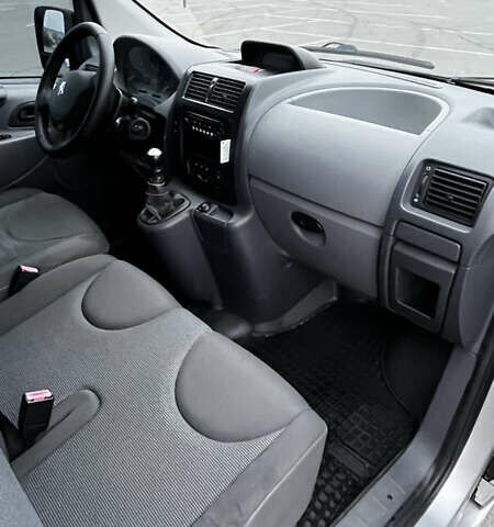 Серый Пежо Эксперт груз.-пасс., объемом двигателя 2 л и пробегом 289 тыс. км за 9300 $, фото 11 на Automoto.ua