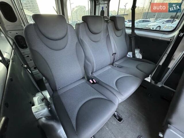 Серый Пежо Эксперт груз.-пасс., объемом двигателя 2 л и пробегом 289 тыс. км за 9900 $, фото 22 на Automoto.ua