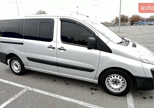 Серый Пежо Эксперт груз.-пасс., объемом двигателя 2 л и пробегом 289 тыс. км за 9300 $, фото 12 на Automoto.ua