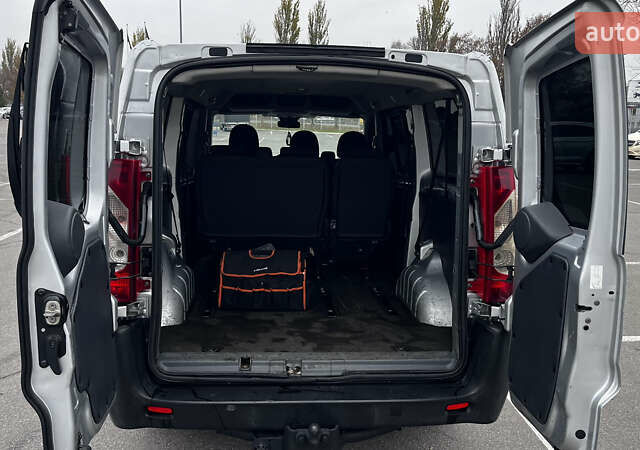 Серый Пежо Эксперт груз.-пасс., объемом двигателя 2 л и пробегом 289 тыс. км за 9300 $, фото 5 на Automoto.ua