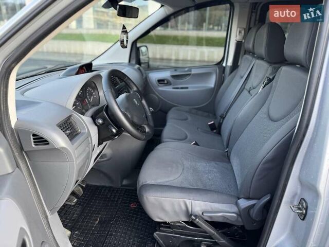 Серый Пежо Эксперт груз.-пасс., объемом двигателя 2 л и пробегом 289 тыс. км за 9900 $, фото 8 на Automoto.ua