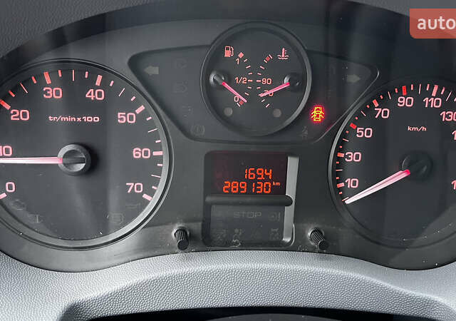 Серый Пежо Эксперт груз.-пасс., объемом двигателя 2 л и пробегом 289 тыс. км за 9300 $, фото 19 на Automoto.ua