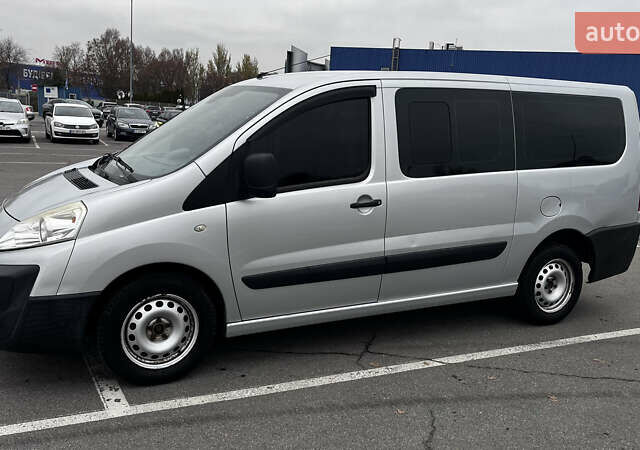 Серый Пежо Эксперт груз.-пасс., объемом двигателя 2 л и пробегом 289 тыс. км за 9300 $, фото 2 на Automoto.ua