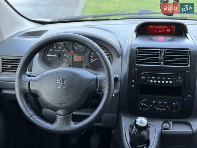 Серый Пежо Эксперт груз.-пасс., объемом двигателя 2 л и пробегом 289 тыс. км за 9900 $, фото 12 на Automoto.ua