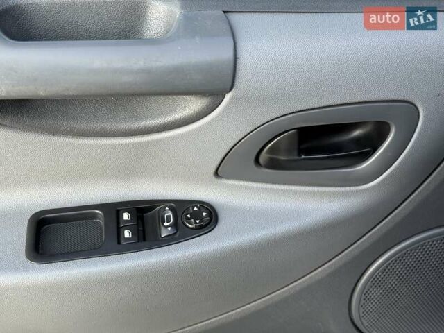 Серый Пежо Эксперт груз.-пасс., объемом двигателя 2 л и пробегом 289 тыс. км за 9900 $, фото 19 на Automoto.ua