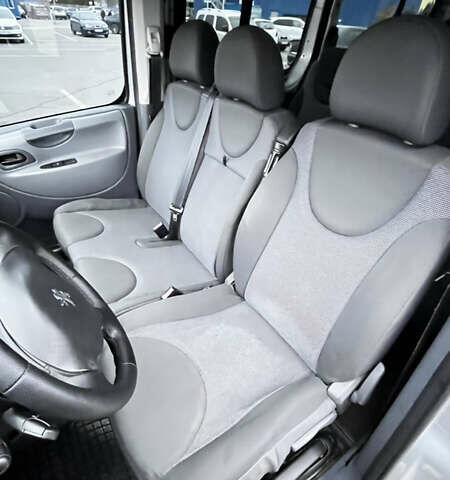 Серый Пежо Эксперт груз.-пасс., объемом двигателя 2 л и пробегом 289 тыс. км за 9300 $, фото 18 на Automoto.ua