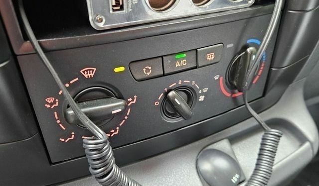 Серый Пежо Эксперт груз.-пасс., объемом двигателя 2 л и пробегом 259 тыс. км за 8300 $, фото 22 на Automoto.ua