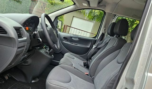 Серый Пежо Эксперт груз.-пасс., объемом двигателя 2 л и пробегом 259 тыс. км за 8500 $, фото 10 на Automoto.ua